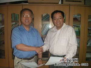 全國(guó)室內(nèi)環(huán)境凈化治理指導(dǎo)中心 副主任陳曉鵬（右）